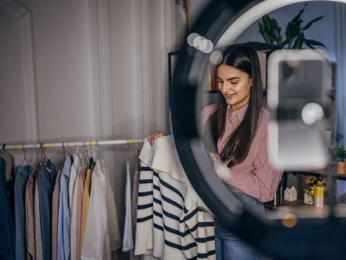 Top Fashion Influencers Shaping Style and Trends Today