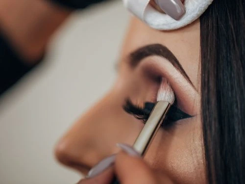 Powerful Makeup Looks to Instantly Lift and Brighten Face